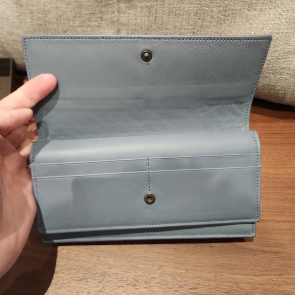 New Authentic Bottega Veneta Sky Blue Long Wallet - Picture 4 of 9
